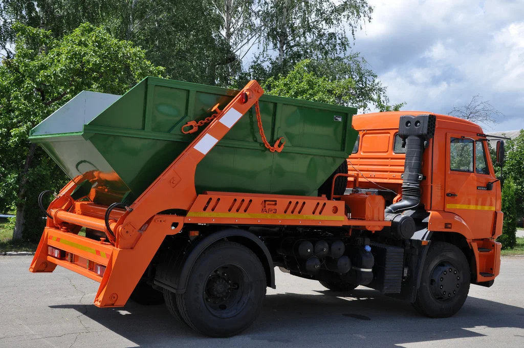Заказ бункеровоза для вывоза мусора и отходов в Ханты-Мансийске в октябре