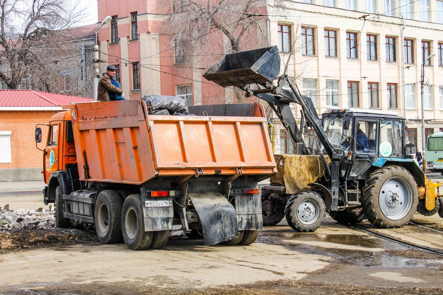 Вывоз мусора Камазом в Ханты-Мансийске – аренда и заказ Камаза 10 тонн от 2399 руб. в ПроМусор