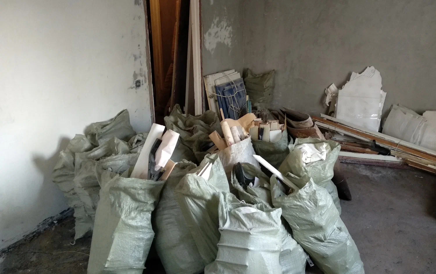 Уборка строительного мусора с вывозом и утилизацией в Ханты-Мансийске в октябре