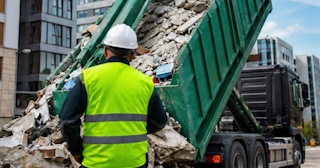 Вывоз строительного мусора в Ханты-Мансийске: услуги лицензированной компании — ПроМусор